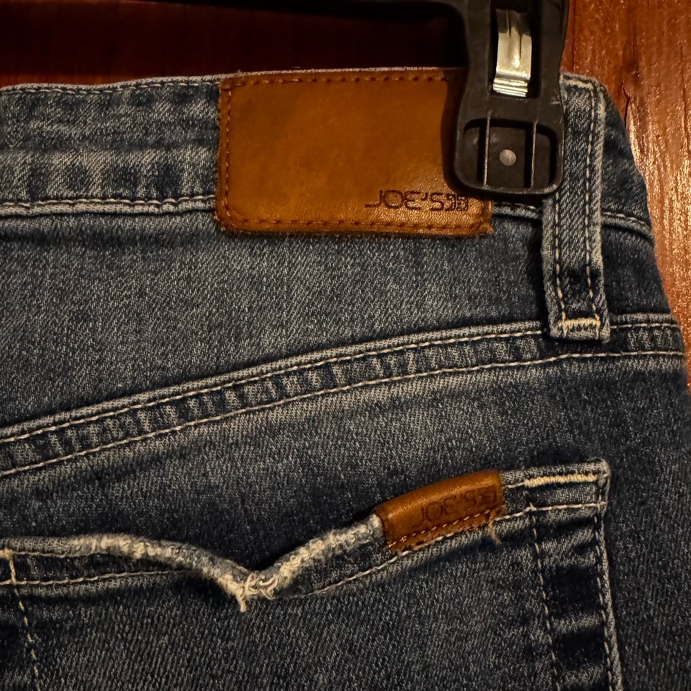 Joe’s “The Icon” mid rise skinny jeans